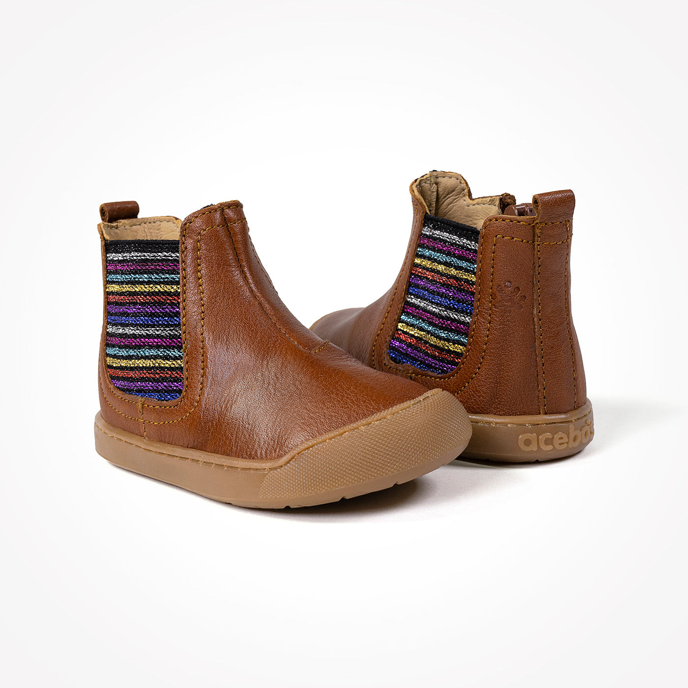 Botín Chelsea barefoot Ricla de piel color cuero, calzado infantil ergonómico, flexible y respetuoso de Acebos.