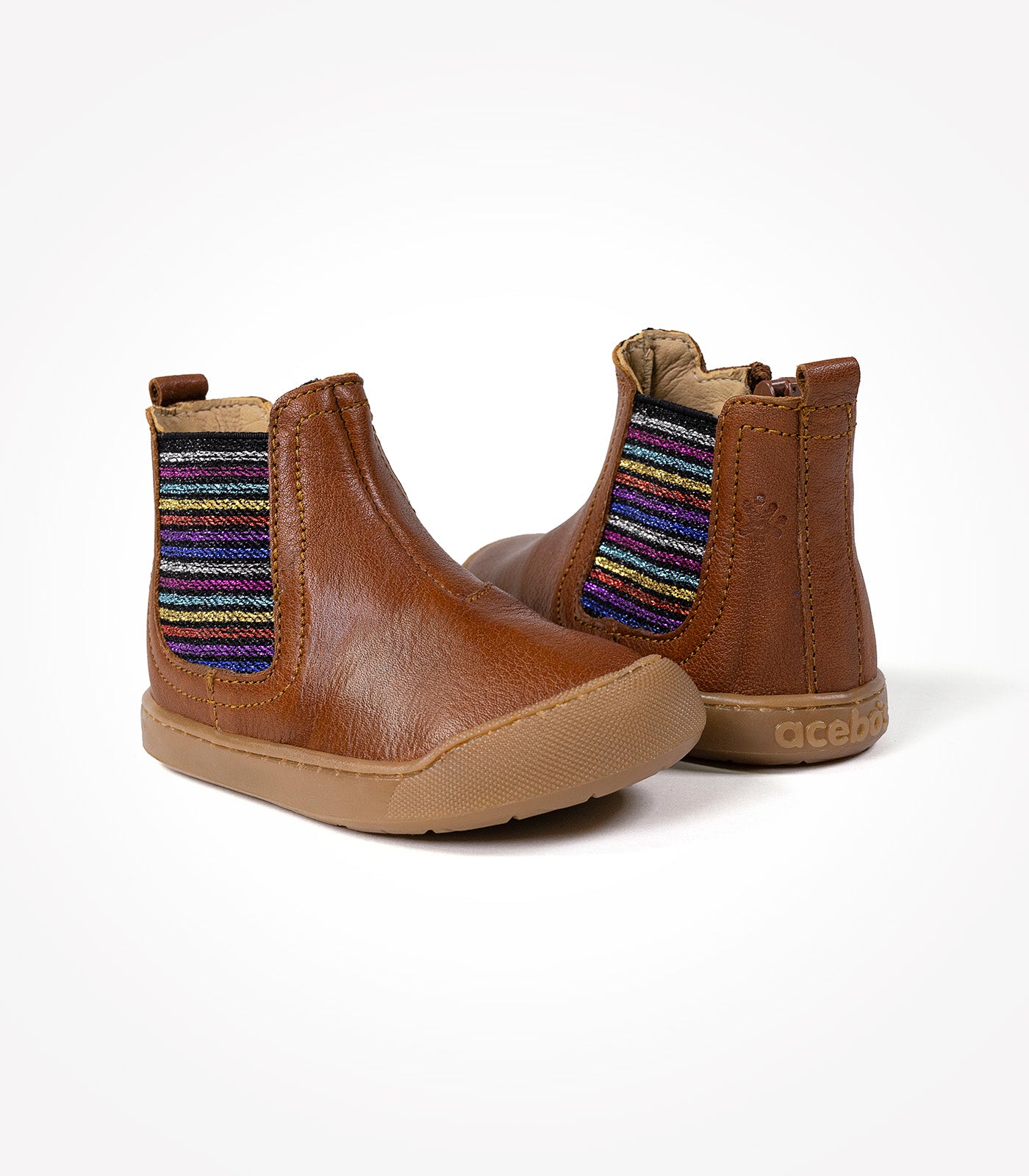 Botín Chelsea barefoot Ricla de piel color cuero, calzado infantil ergonómico, flexible y respetuoso de Acebos.
