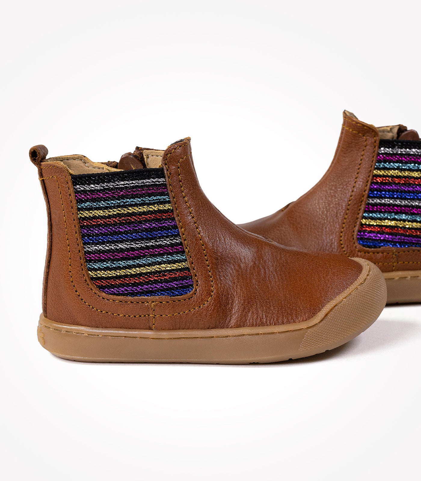 Botín Chelsea barefoot Ricla de piel color cuero, calzado infantil ergonómico, flexible y respetuoso de Acebos.